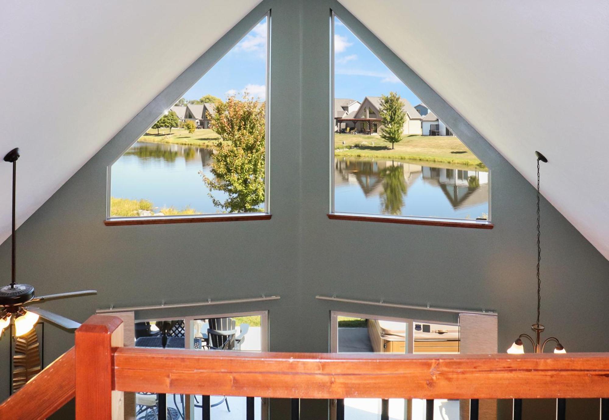 Boho Bungalow On The Pond W/ Hot Tub Arnolds Park ภายนอก รูปภาพ